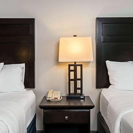 Отель La Quinta By Wyndham Brookshire West Katy Экстерьер фото