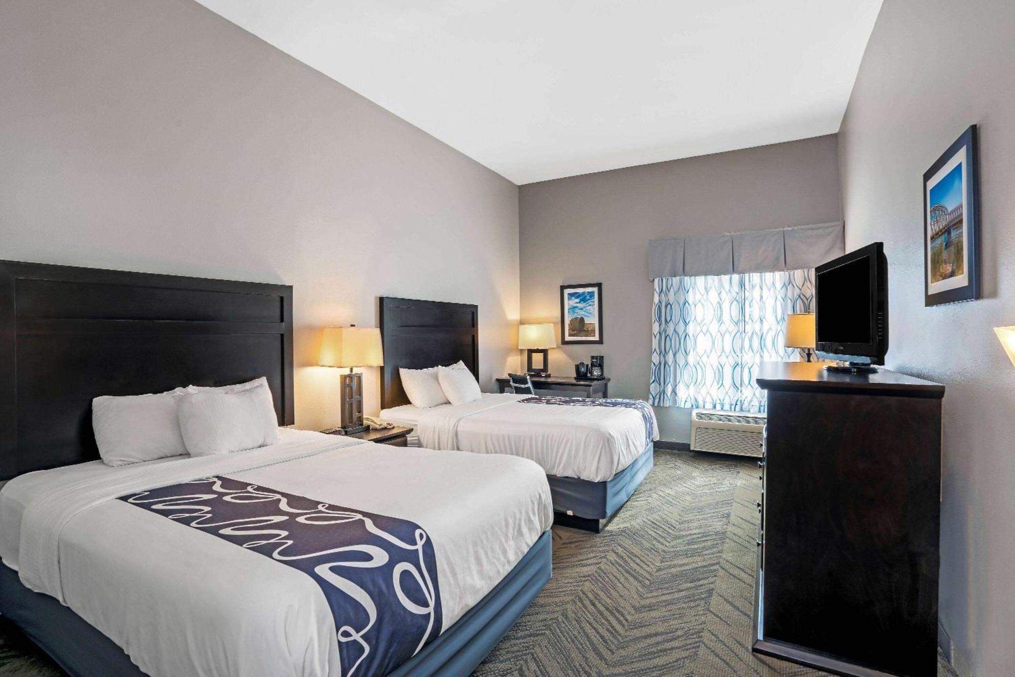 Отель La Quinta By Wyndham Brookshire West Katy Экстерьер фото
